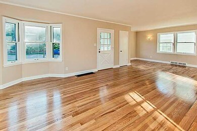 2326 E 11th St, Des Moines, IA 50316 - photo 2