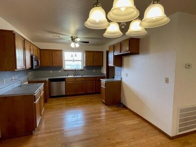 1010 Burning Wood Dr, Shawnee, OK 74804 - photo 5