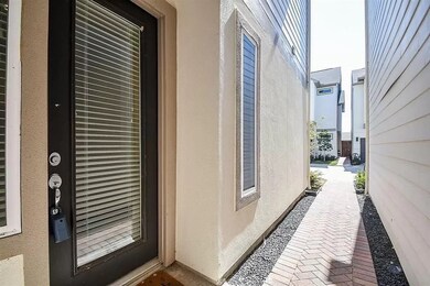 135 Knightsbridge Park Ln, Houston, TX 77018 - photo 2