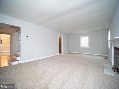 8904 Royal Ridge Ln, Laurel, MD 20708 - photo 7