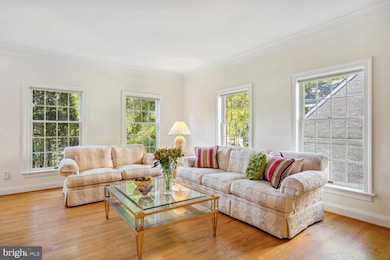 9322 Sprinklewood Ln, Potomac, MD 20854 - photo 4