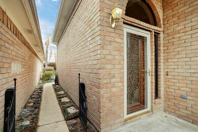 8031 Oakwood Garden St, Houston, TX 77040 - photo 3