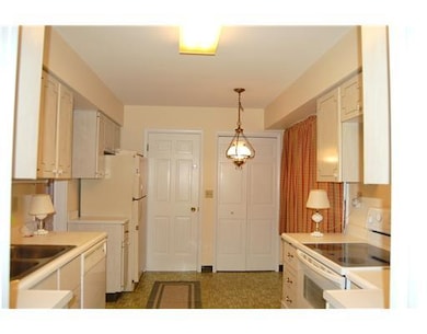 Kitchen. Roomy eat in kitcehn with all appliances 