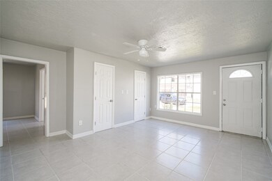 7318 Dahlia St unit A, Houston, TX 77012 - photo 4