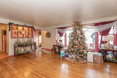 201 Maplecrest-5