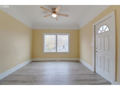 518 W 8th St, the Dalles, OR 97058 - photo 7