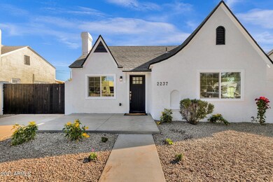 4-web-or-mls-2237-n-mitchell-st