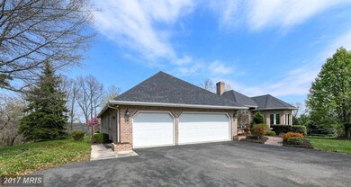 415 Lindman Dr, Chambersburg, PA 17202 - photo 2