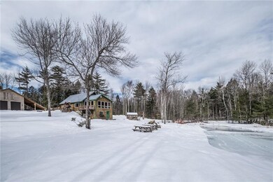 Spectacular setting with a larg farm...