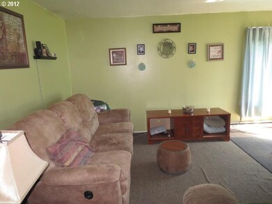 817 W 11th St, the Dalles, OR 97058 - photo 4