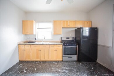249 E Walnut St unit upper, Long Beach, NY 11561 - photo 4