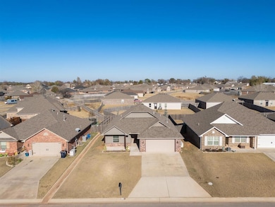 2227 Whispering Pine Blvd, Shawnee, OK 74804 - photo 4