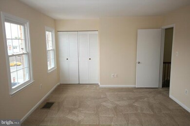 9452 Jenerio Ct, Lorton, VA 22079 - photo 3