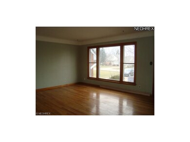 1923 Kapel Dr, Euclid, OH 44117 - photo 3