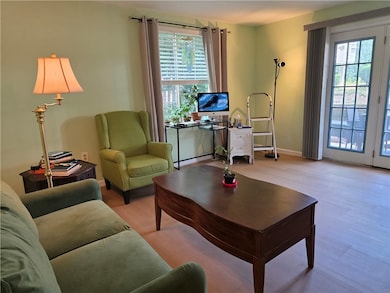 3266 Ward St unit 3, Oakland, PA 15213 - photo 3