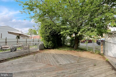 2301 Hoffer Ave, Reading, PA 19605 - photo 2