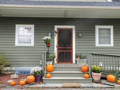 272 Mitchells Ln, Middletown, RI 02842 - photo 2