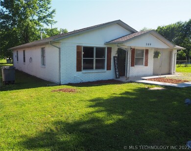 309 N Hickory Ln, Moore, OK 73160 - photo 3