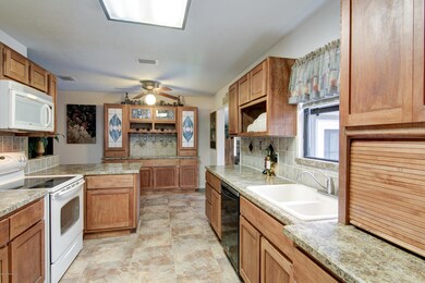 8980 Lithia Ct, Jacksonville, FL 32216 - photo 6