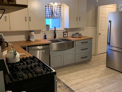 208 Ross St, Cleburne, TX 76031 - photo 6