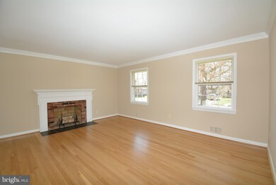 8419 Crown Place, Alexandria, VA 22308 - photo 3