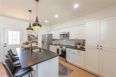 **Example of Builder Finishes & Quality, reference only, does not represent layout of Carriage House Floor plan**