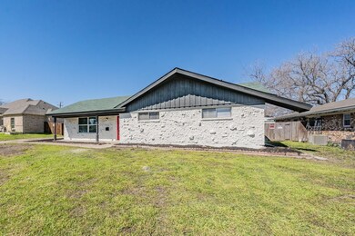 8205 Jerrie jo Dr, North Richland Hills, TX 76180 - photo 3