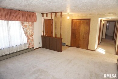 113 Crestwood Dr, Lincoln, IL 62656 - photo 3