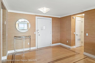02-1807 Foyer
