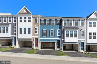 3970 Shire Meadow Ln, Triangle, VA 22172 - photo 3