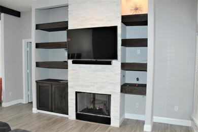 Ebb Tide 821 - 1 Fireplace