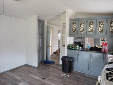 Kitchen with breakfast Bar