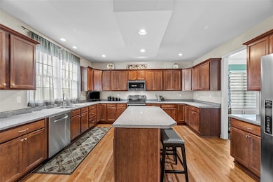 Gourmet kitchen w/island and pantry