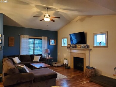 747 Burghardt Dr, Molalla, OR 97038 - photo 3