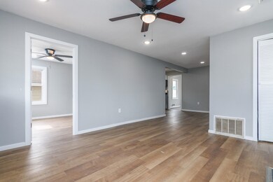 209 E Worley St, CoMo-03