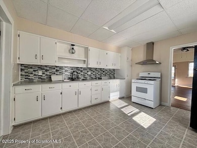 102-1/2 Searle St, Pittston, PA 18640 - photo 3