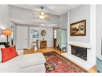 Living Room/Entrance