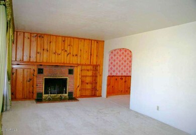 CHERRY LIVING ROOM