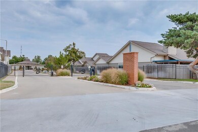 11414 Benttree Cir unit 11414, Oklahoma City, OK 73120 - photo 3