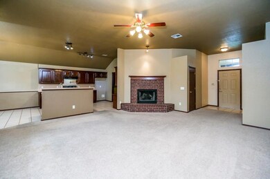 Corner gas fireplace