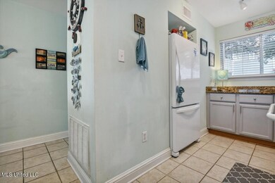 Kithen/Entry Way
