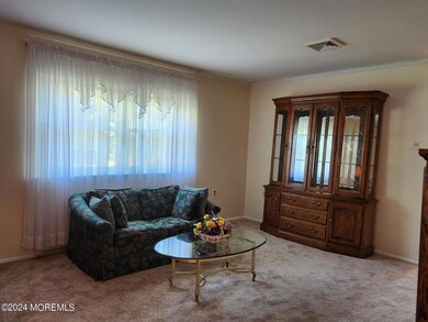 16B Snowberry - Living room