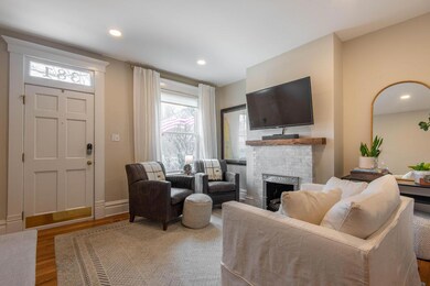 381 W Hubbard Ave-10