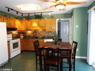 Kitchen - Updated Eat-In Kitchen
