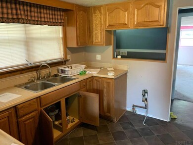 102 W Railroad St, Converse, IN 46919 - photo 7