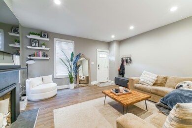 47 E Russell St-23