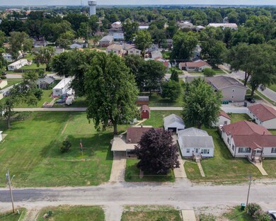 807 E Short St, Tuscola, IL 61953 - photo 3