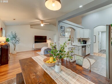 237 Robin Ct, Creswell, OR 97426 - photo 7