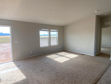 580 W Cisco Ave, Unincorporated County, AZ 86334 - photo 6