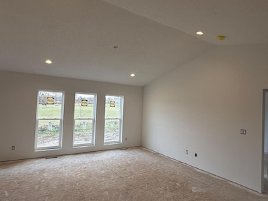 3335 Lincolnshire Rd, Waterloo, IA 50701 - photo 2